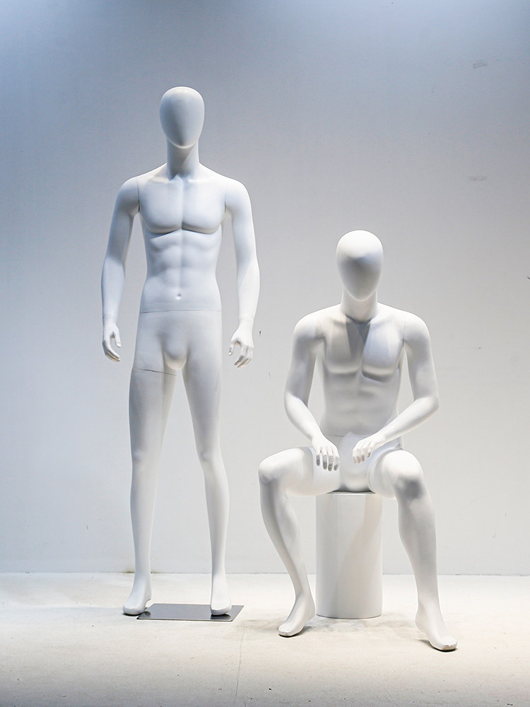 ユージア製、高級感のある男性用マネキン。衣料品店のショーウィ - Baby Clothing High End のレビューと価格