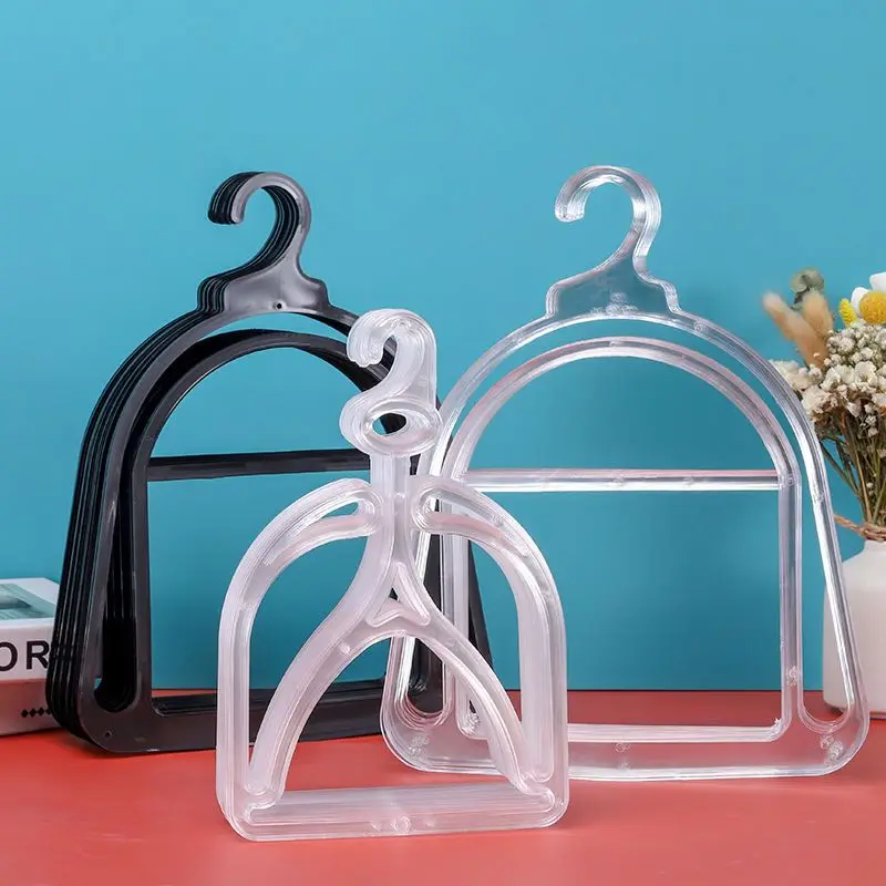 シンプルな帽子陳列ラック ベビー・子供・大人用 ニット製パー - Baby Clothing Hanging Rack のレビューと価格