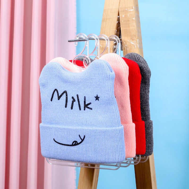 子供と大人のためのシンプルな帽子ディスプレイラック、ニットパ - Baby Clothing Hanging Rack のレビューと価格